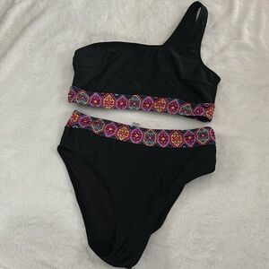Women’s one-shoulder two-piece bathing suit. Aztec. Size L.